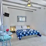 Apleton Paros