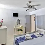 Apleton Paros *